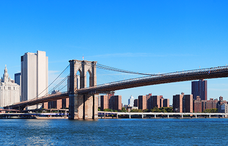 New York City skyline with the Brooklyn Bridge representing bridge loan financing